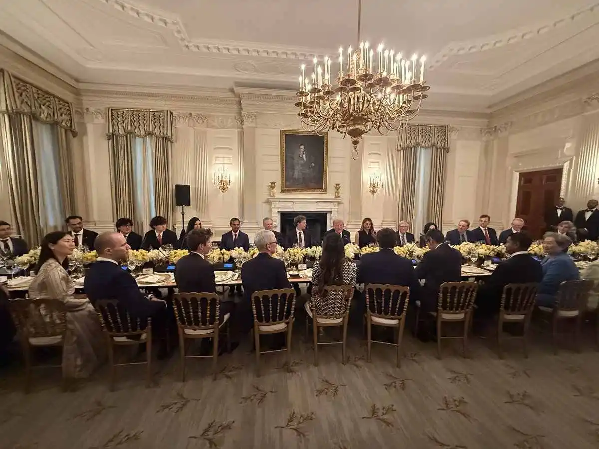 Trump Invites Tech Giant CEOs to Dinner, Musk Absent, Tim Cook, Sam Altman, and Others Attend Trump Invites Tech Giant CEOs to Dinner, Musk Absent, Tim Cook, Sam Altman, and Others Attend